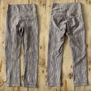 Lululemon cropped leggings - size 4